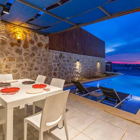 Yesilkoy 2 Bedroom 6022 Вилла Калкан
